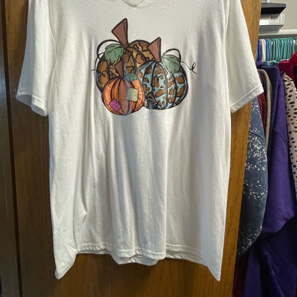 Source Unknown White Tee with Pumpkin Design